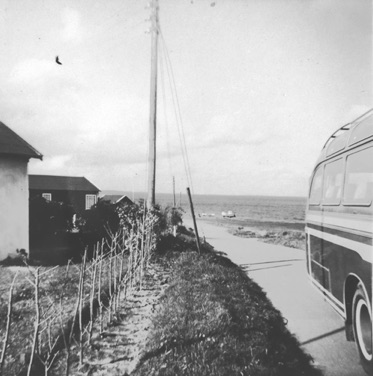 STRANDVEJEN- LYSTRUP STRAND, afsted med bussen.jpg